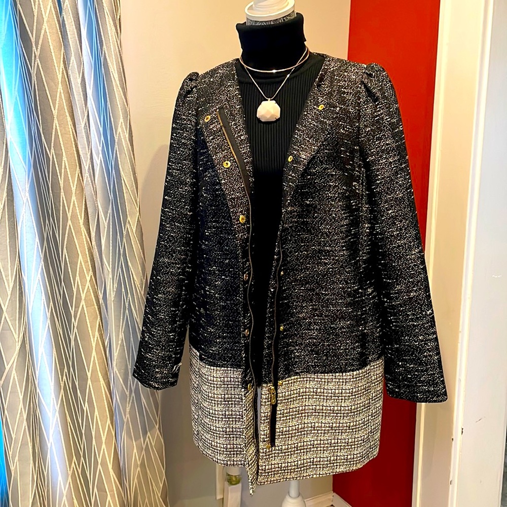 Beautiful Banana Republic Jacket. Size large. Excellent condition(worn 1 time)